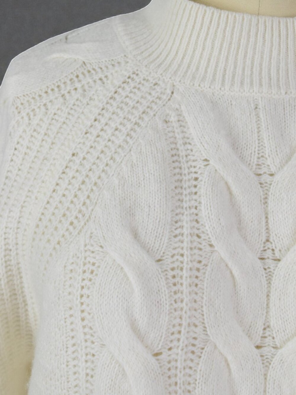 BANANA REPUBLIC ITALIAN YARN WOOL BLEND CABLE KNIT SWEATER - Picture 4 of 9